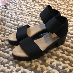 Charleston Shoe Co. Monterey sandal 8 black nwot
